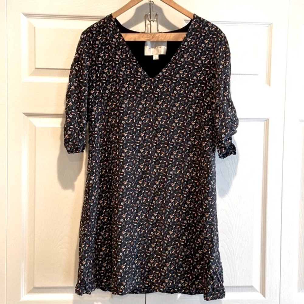 Amour Vert Silk navy + dainty leaf patterned shift dress